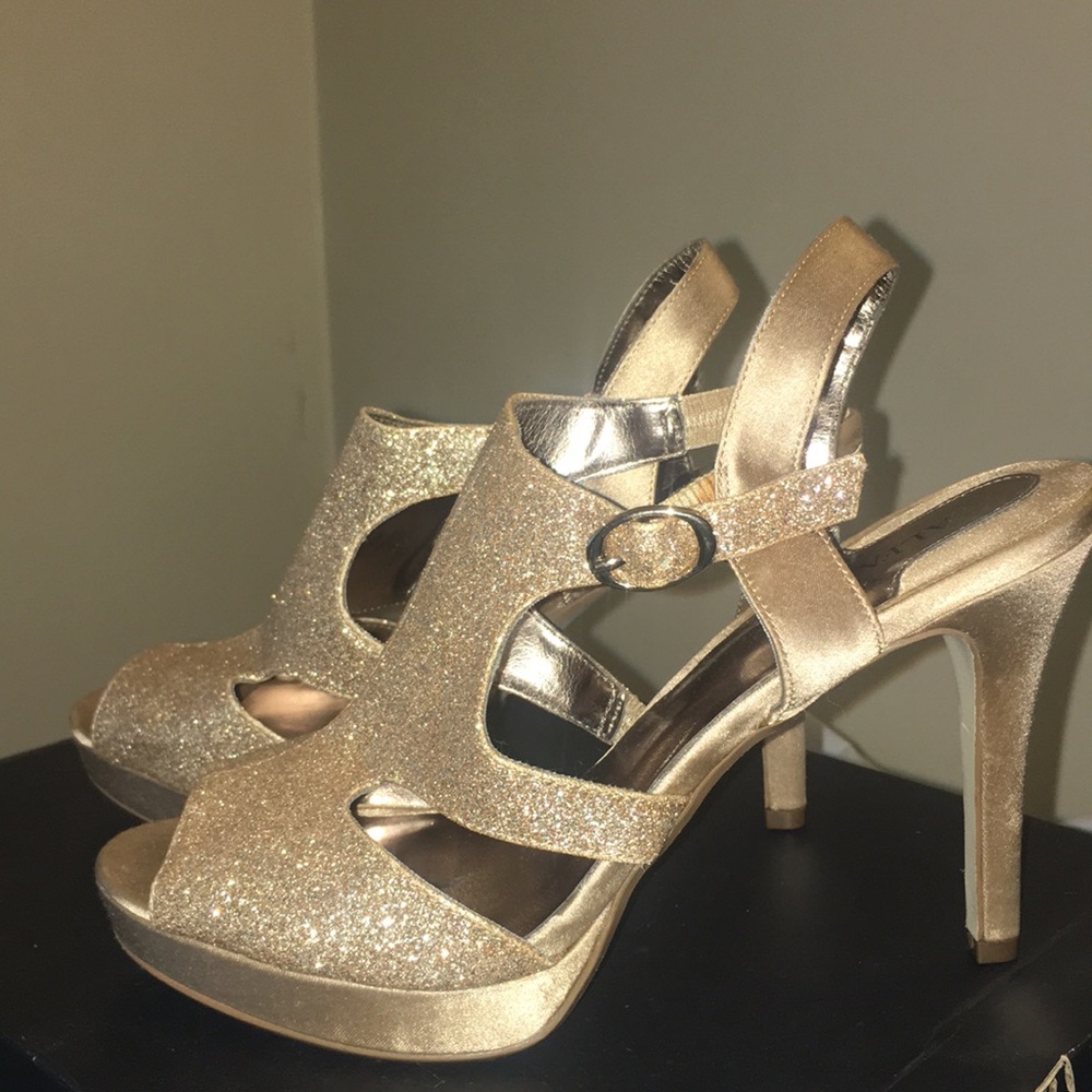 Gold sparkle Alfani heels size 6.5